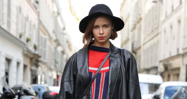 ビッグニットがモードに決まる レザー ニットのbestバランス 海外ストリートスナップ パリ Antenna アンテナ