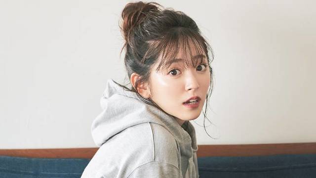 彼女感アレンジ おうちデートには 無防備おだんごヘア が最強 鈴木愛理が実践 Antenna アンテナ 彼女感アレンジ おうちデートには 無防備おだんごヘア が最強 鈴木愛理が実践 Antenna アンテナ