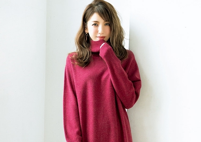 ユニクロの新作ニットワンピに白スカートを重ねてオシャレ見え 大人の休日コーデ Antenna アンテナ