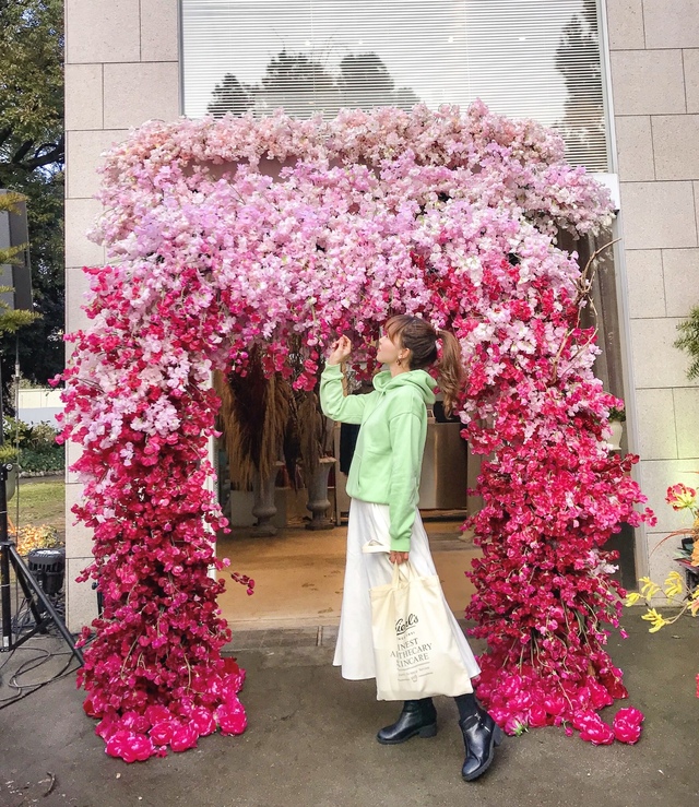 カメラ女子 お花好き集合 日比谷花壇 日比谷公園店 に 3日間限定のフラワーフォトスポットが登場中 Antenna アンテナ