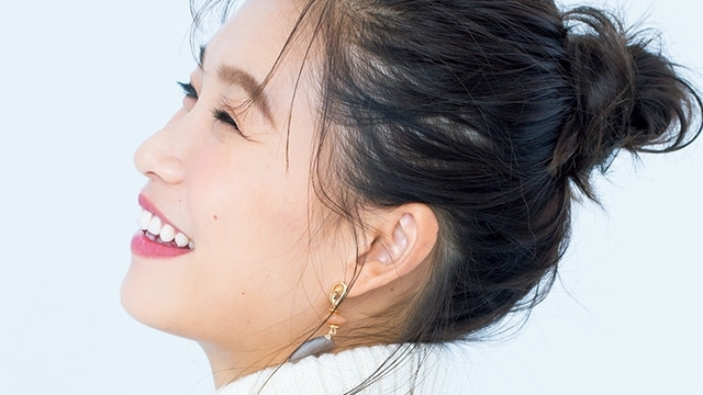 ピアスが映える大人かわいいアレンジ術 ミディアム ロング 髪のプロ直伝 お仕事ヘアアレンジ Antenna アンテナ