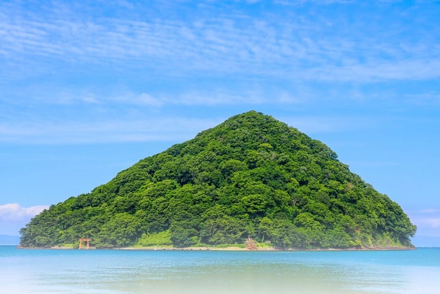 失われかけた祈りをもう一度。青森・浅虫湯ノ島弁財天 海中の大鳥居