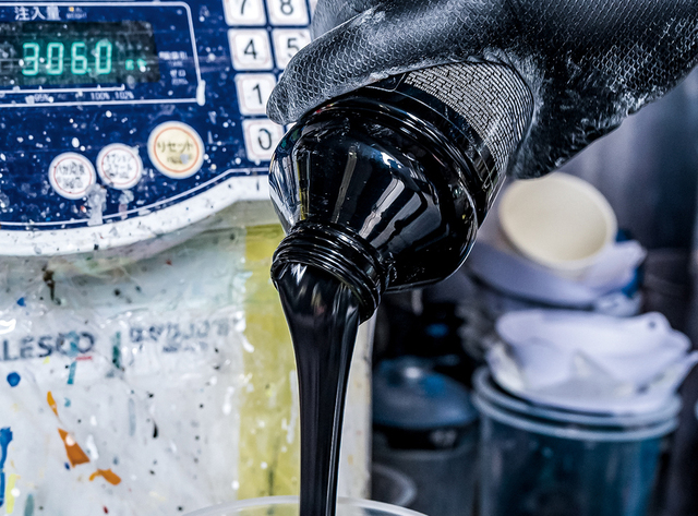 キャンプ場で見かけるザラザラ塗装車の正体 オフロード映えやキズ対策に有効な最強塗装 ラプターライナー の魅力に迫る Antenna アンテナ キャンプ場で見かけるザラザラ塗装車の正体 オフロード映えやキズ対策に有効な最強塗装 ラプターライナー の魅力に迫る Antenna アンテナ