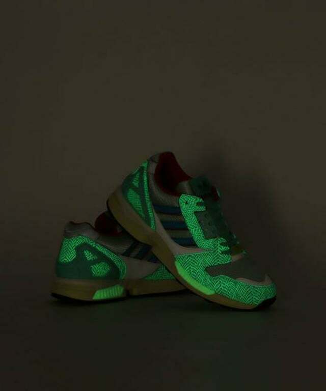 atmos」と「adidas Originals」の名作別注シリーズ”ZX 8000 G