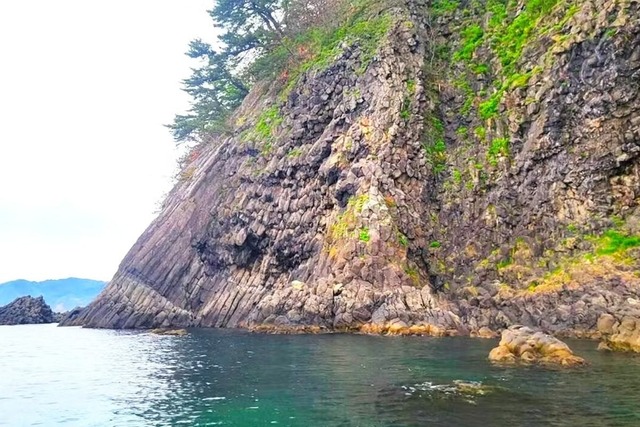 失われかけた祈りをもう一度。青森・浅虫湯ノ島弁財天 海中の大鳥居