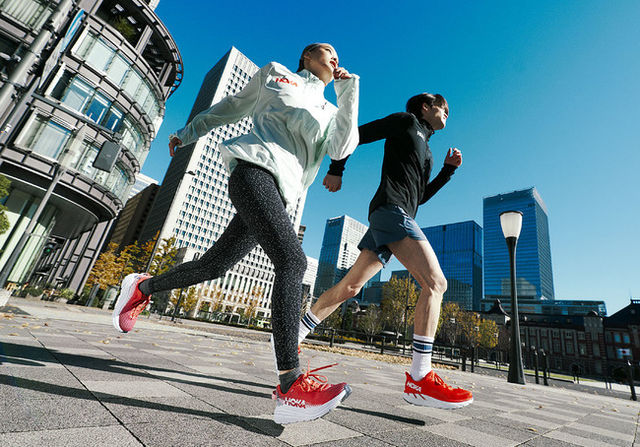 Hoka One One が走ることへの情熱を色で表現したスペシャルカラーパッケージ Red Pack を21年1月より新発売 Antenna アンテナ